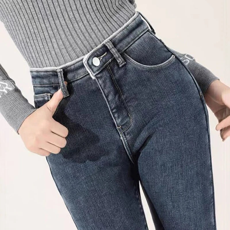 [COMPRE 1 LEVE 2] Calça Jeans Peluciada BelleConfort (Super Confortável e Versátil) + BRINDE Especial