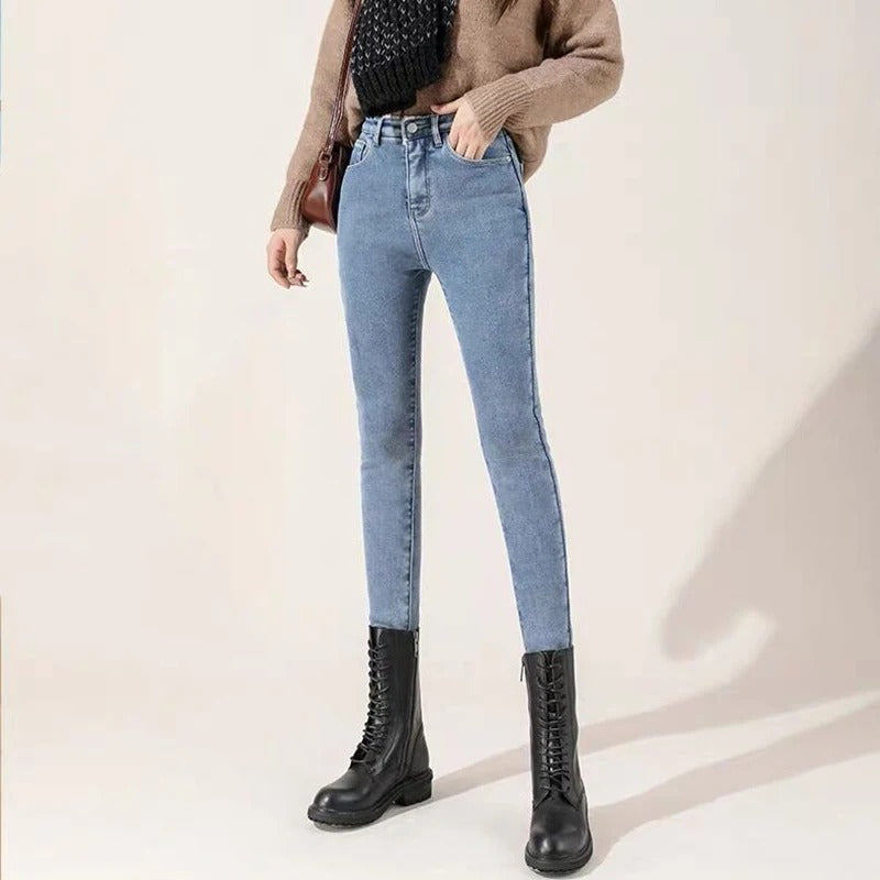 [COMPRE 1 LEVE 2] Calça Jeans Peluciada BelleConfort (Super Confortável e Versátil) + BRINDE Especial